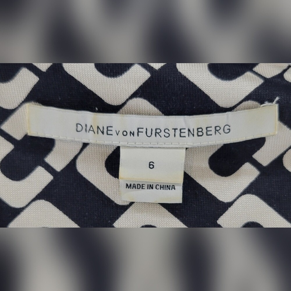Diane Von Furstenberg Black & White Link Print Silk Dress, Size 6, Black/Cream - Picture 3 of 7